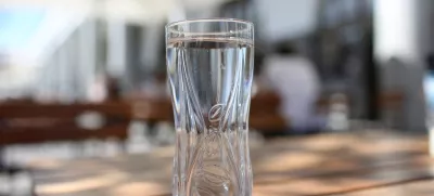 - simbolična fotografija – kozarec vode – voda - gostinstvo – gostinci //FOTO: Bojan Velikonja