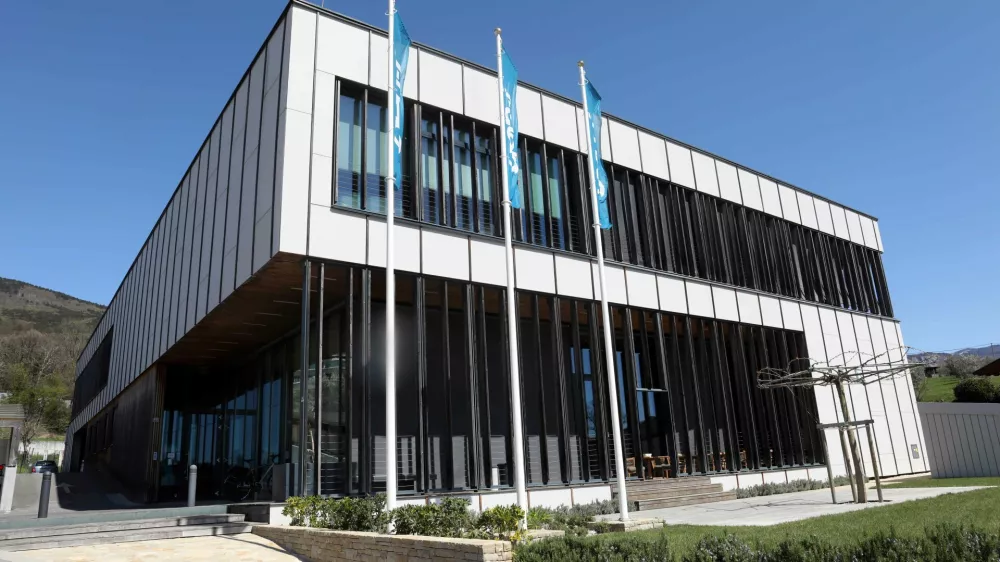 Zakonodajno-pravna služba DZ meni, da država v Gen-I (na fotografiji) nima neposrednega večinskega deleža, zato naj ne bi bil podan pogoj za njegovo vključitev v javni sektor po 4. členu zakona o integriteti in preprečevanju korupcije. Foto: Tomaž Skale&nbsp;