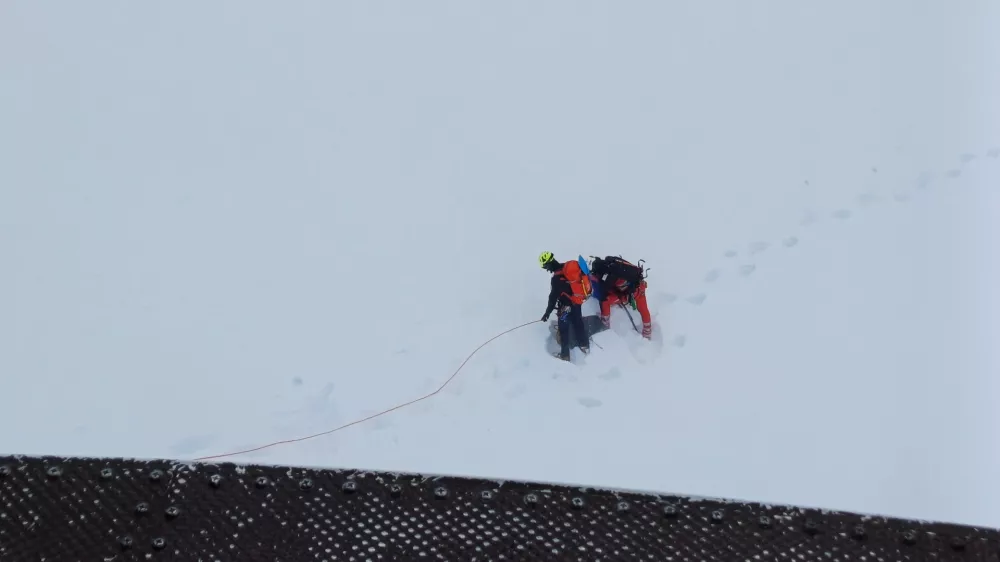 Re&scaron;evalci so med drugim posredovali na Zgornjih Ravneh pod Grintovcem. Foto: OZG