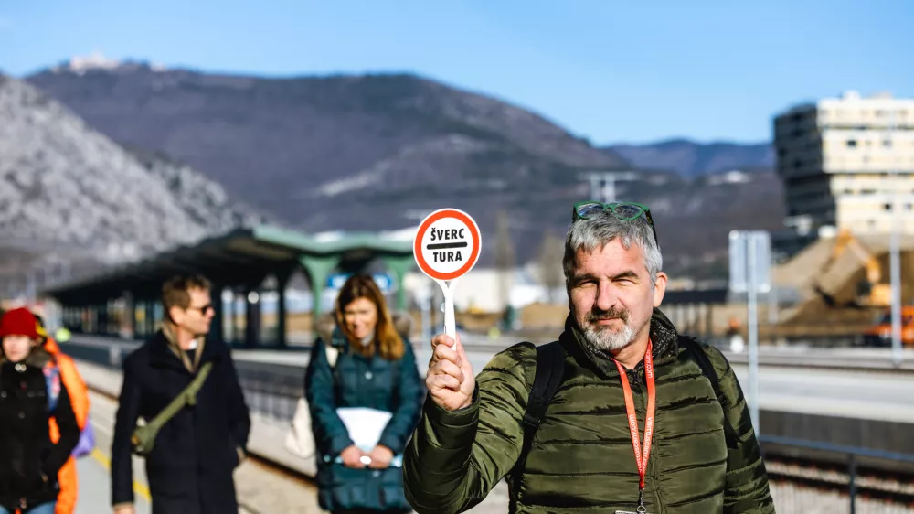 Zgodovina tihotapljenja oziroma &scaron;vercanja v gori&scaron;kem obmejnem prostoru pa je navdihnila nastanek edinstvene izku&scaron;nje &ndash; &Scaron;verc ture. F Alenka Ožbot Klančič