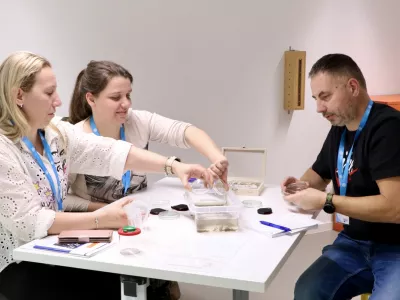 V Tehnoparku Celje je 45 zaposlenih v vzgoji in izobraževanju na različnih delavnicah spoznavalo, kako znanost učinkovito približati mladim. Foto: arhiv Tehnoparka