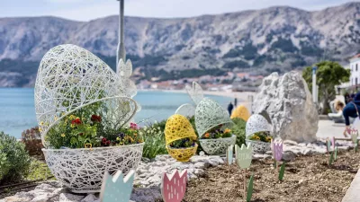 Velikonočna dekoracija nagovarja obiskovalce Ba&scaron;ke in otoka Krk. F TZ Otok Krk