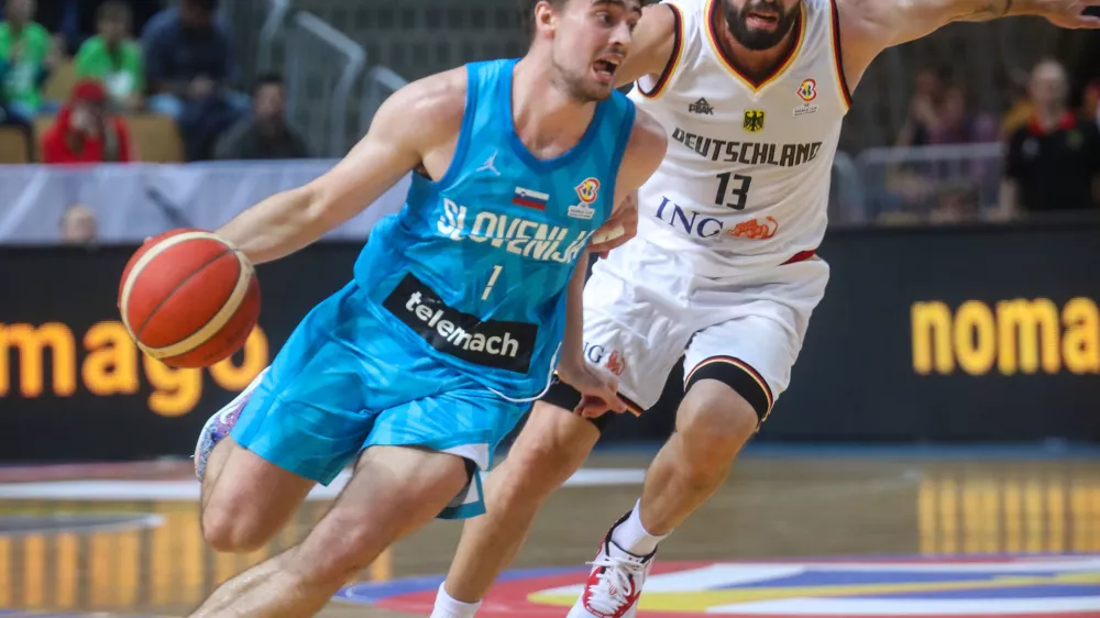 Koper, 14.11.2022Arena Bonifika, Koarka, Kvalifikacije za SP, Slovenija - Nemčija, Urban Klavžar