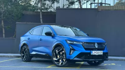 Priključnohibridni rafale lahko na elektriko prevozi dobrih 100 kilometrov. / Foto: Matjaž Terzič