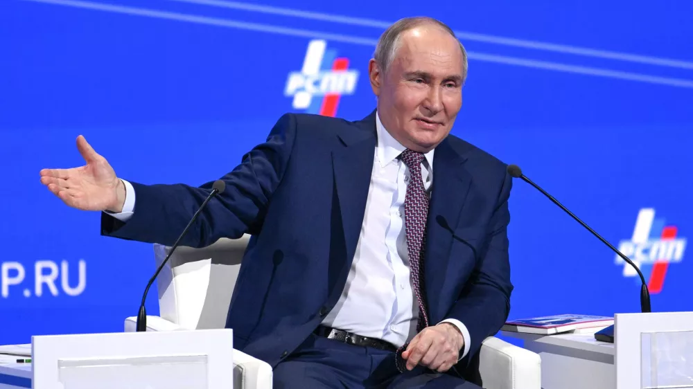 HANDOUT - 18 March 2025, Russia, Moscow: Russian President Vladimir Putin takes part in the annual congress of the Russian Union of Industrialists and Entrepreneurs (RSPP). Photo: -/Kremlin/dpa - ATTENTION: editorial use only and only if the credit mentioned above is referenced in full