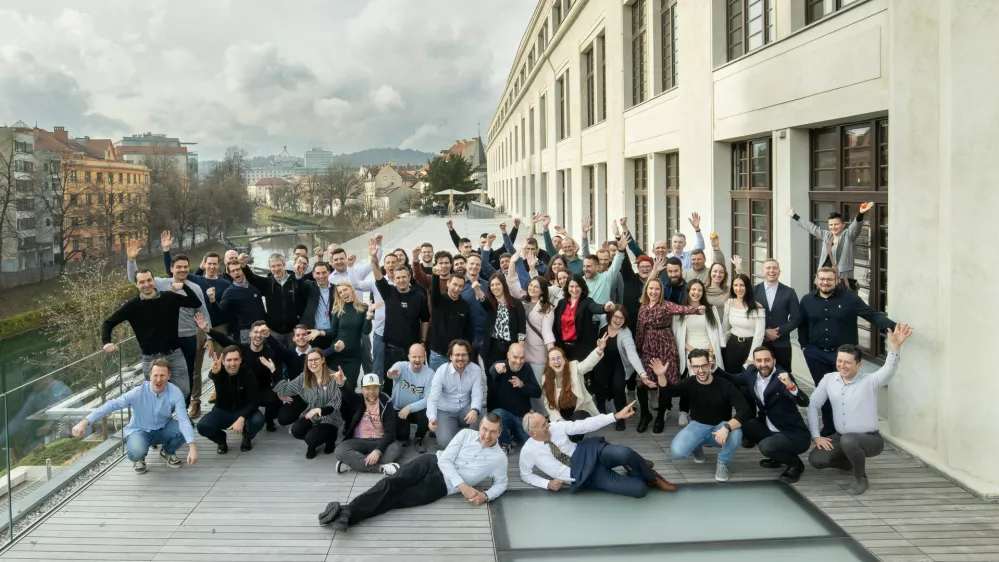 &Scaron;pica international zlata nit