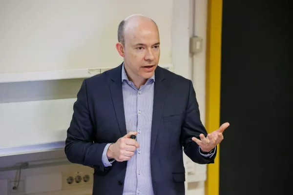 Profesor predzgodovinske arheologije na Univerzi Ludwiga-Maximiliana v M&uuml;nchnu Philipp W. Stockhammer. / Foto: Neboj&scaron;a Tejić / Kolektiff