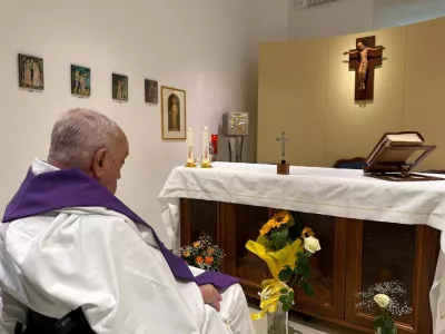 Pope Francis concelebrates Holy Mass in the chapel of the apartment on the tenth floor of the Gemelli hospital, where he continues his treatment, in Rome, Italy March 16, 2025. Holy See Press Office/via REUTERS ATTENTION EDITORS - THIS IMAGE WAS PROVIDED BY A THIRD PARTY.   TPX IMAGES OF THE DAY