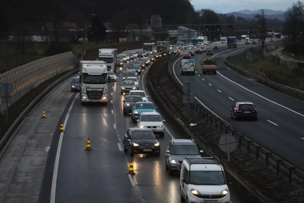 - 02.03.2024 &ndash; Primorska avtocesta odsek Brezovica - Vrhnika - zastoj - gneča zaradi obnovitvenih del//FOTO: Luka Cjuha