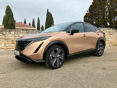 Ariya je oblikovno v&scaron;ečni &scaron;portni terenec, ki ga je užitek voziti, saj ponuja dobro kombinacijo zglednih zmogljivosti in udobja. Foto: Matej &Scaron;takul