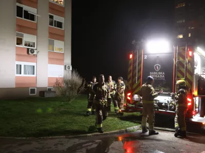 18.03.2025 Požar v stanovanju &Scaron;tepanjski naselje - gasilec gasilciFoto: Luka Cjuha
