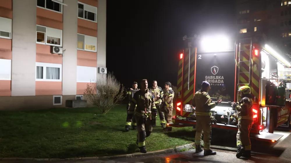 18.03.2025 Požar v stanovanju &Scaron;tepanjski naselje - gasilec gasilciFoto: Luka Cjuha