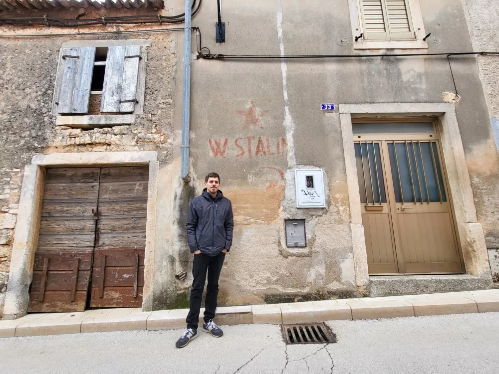 Dr. Eric U&scaron;ić, Zidovi pamte, istrski politični grafiti / Foto: Katja Gle&scaron;čič 
