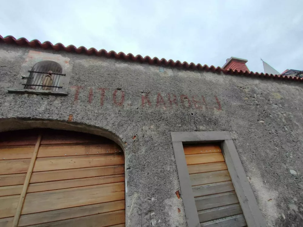 Osek, parola Tito Kardelj  / Foto: Katja Gle&scaron;čič 