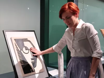 Ministrica za kulturo dr. Asta Vrečko podpira idejo, da taktilna galerija nadaljuje svoj delo tudi po koncu projekta EPK.&nbsp;/ Foto: Nata&scaron;a Bucik Ozebek