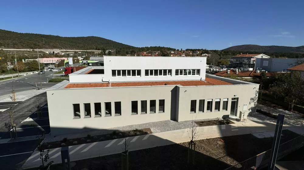 Kozina, Mestni trg.Nov podjetniski inkubator.