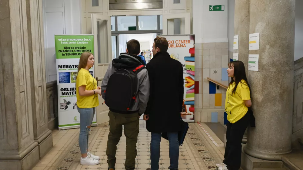 - Gimnazija Antona A&scaron;kerca - 17.02.2023 - Informativni dnevi 2023 - informativni dan na fakultetah in srednjih &scaron;olah za bodoče &scaron;tudente in dijake - izobraževanje - &scaron;olstvo - &scaron;tudij - dijaki - &scaron;tudenti - //FOTO: Nik Erik Neubauer