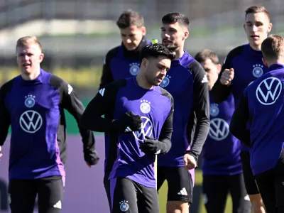 18 March 2025, North Rhine-Westphalia, Dortmund: Germany's Nadiem Amiri (C) takes part in a training session for the team ahead of Thursday's UEFA&nbsp;Nations League quarter-final match against Italy. Photo: Federico Gambarini/dpa