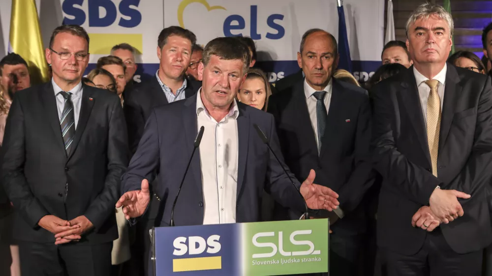 volilni &scaron;tab SDS-SLS: predsednik SLS Marjan Podobnik, novi evropski poslanec Franc Bogovič, predsednik SDS Janez Jan&scaron;a in novi evropski poslanec Milan Zver  - 26.05.2019 - Evropske volitve 2019 - Volitve poslancev v Evropski parlament -   //FOTO: Jaka Gasar