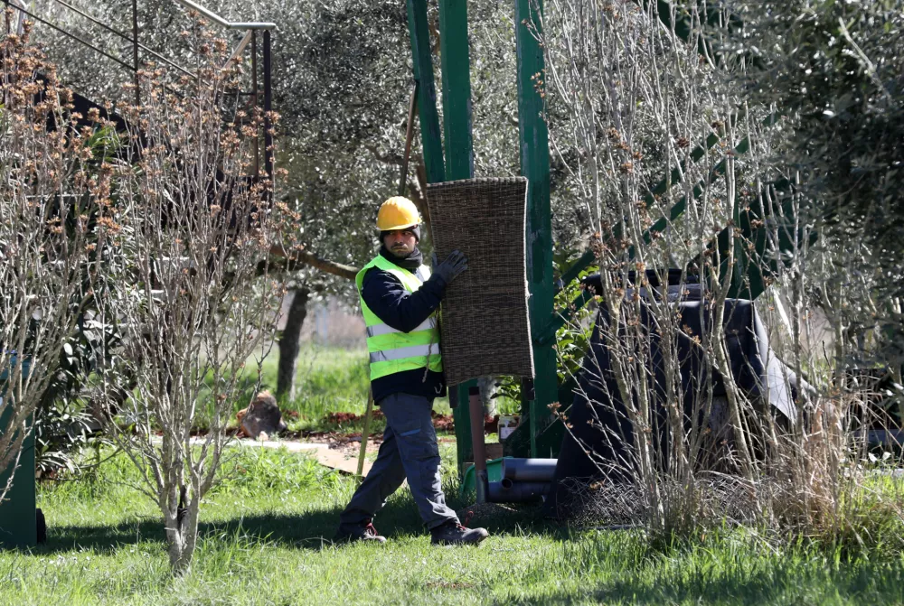 19.03.2025., Umag - Rusenje bespravno sagradjenih objekata na podrucju Umaga. Photo: Sasa Miljevic/PIXSELL