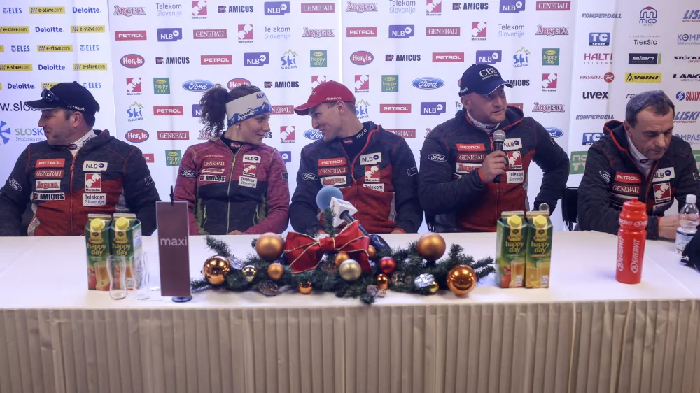 glavni trener ženskih ekip Andrej Možina, alpska smučarka Ilka &Scaron;tuhec, alpski smučar Andrej &Scaron;porn, glavni trener za hitre discipline Tadej Platov&scaron;ek in vodja slovenske reprezentance Du&scaron;an Blažič- 11.12.2013 - Smučarska zveza Slovenije (SZS) - alpski smučarji - alpska smučarsdka reprezentanca za svetovni pokal pred nadaljevanjem tekem svetovnega pokala v alpskem smučanju;     //FOTO: Jaka Gasar