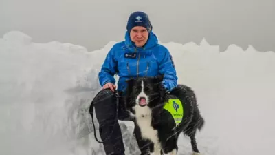 re&scaron;evalec Kristian Midtg&aring;rd s svojim Whiskyjem. Foto: nrk.no