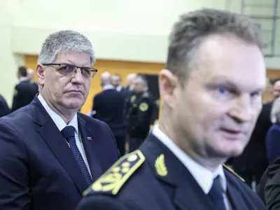 Notranji minister Bo&scaron;tjan Poklukar po dveh mesecih &scaron;e ni objavil razpisa za generalnega direktorja policije, ki jo trenutno kot v. d. vodi Damjan Petrič. F Jaka Gasar Q