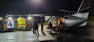 Brnik, Letalisce Jozeta Pucnika.Na Letalisce Jozeta Pucnika je prispelo letalo z dvema poskodovanima v pozaru v Severni Makedoniji.Foto: MORS