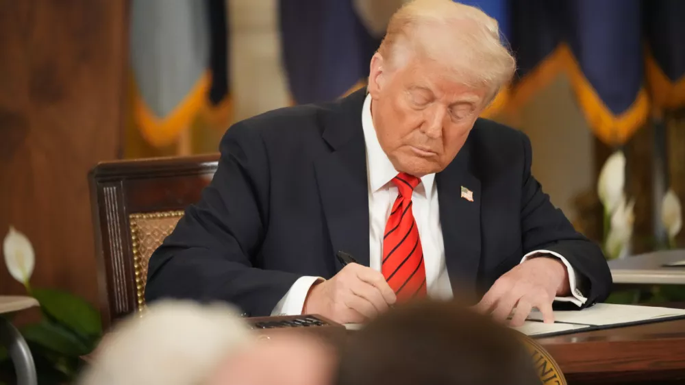 20 March 2025, US, Washington: US President Donald Trump signs an executive order to start the elimination of the Department of Education during an East Room ceremony on March 20, 2025. Trump was joined by a number of governors and school children as he signed the executive order. Photo: Andrew Leyden/ZUMA Press Wire/dpa
