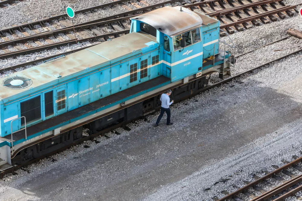 - 29.01.2025. - Železni&scaron;ka postaja Ljubljana, Dizel lokomotiva, Slovenske železnice, tiri.//FOTO: Bojan Velikonja