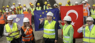 - 13.06.2022 - slavnostni dogodek preboja prvega predora Mlinarji ob gradnji drugega tira železniške proge Divača-Koper, govorniki bodo predsednik uprave 2TDK Pavle Hevka, minister za infrastrukturo Bojan Kumer, turški minister za promet in infrastrukturo Adil Karaismailoglu, direktor družbe Kolektor CPG Kristjan Mugerli ter predsednik upravnega odbora Yapi Merkezi Basar Arioglu; pred predorom Mlinarji, ČRNI KAL //FOTO: Jaka Gasar