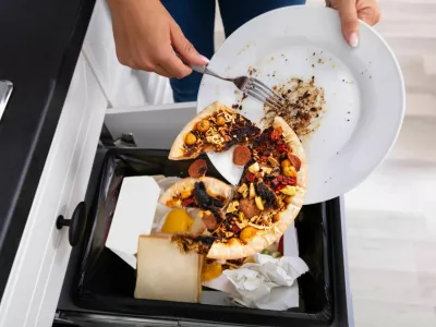 Po podatkih &scaron;tudije iz leta 2021 je po vsem svetu ostalo 40 odstotkov hrane nepojedene, kar so ocenili na 2,5 milijarde ton. F iStock