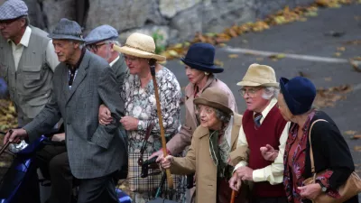 - ilustrativna fotografija - starostniki- NORVE&Scaron;KA 2011- Oslo/FOTO: Bojan Velikonja