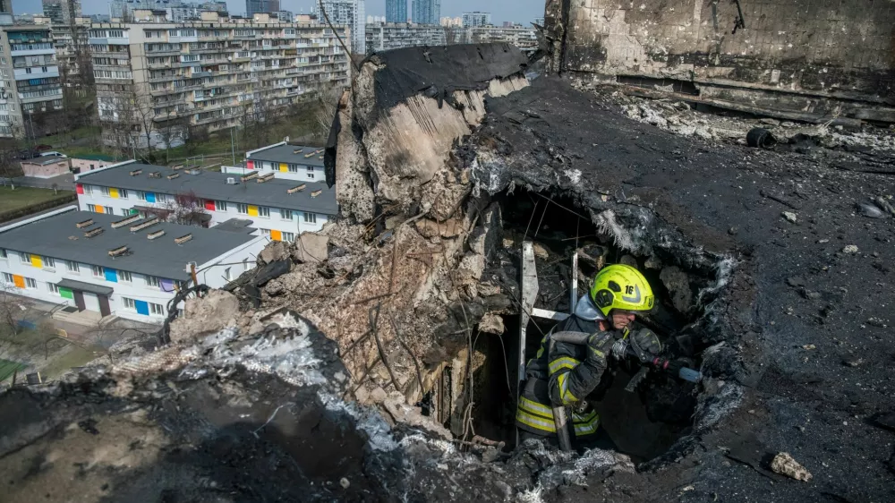 FILE PHOTO: A firefighter works at a site an apartment building hit by a Russian drone strike, amid Russia's attack on Ukraine, in Kyiv, Ukraine March 23, 2025. REUTERS/Vladyslav Musiienko/File Photo