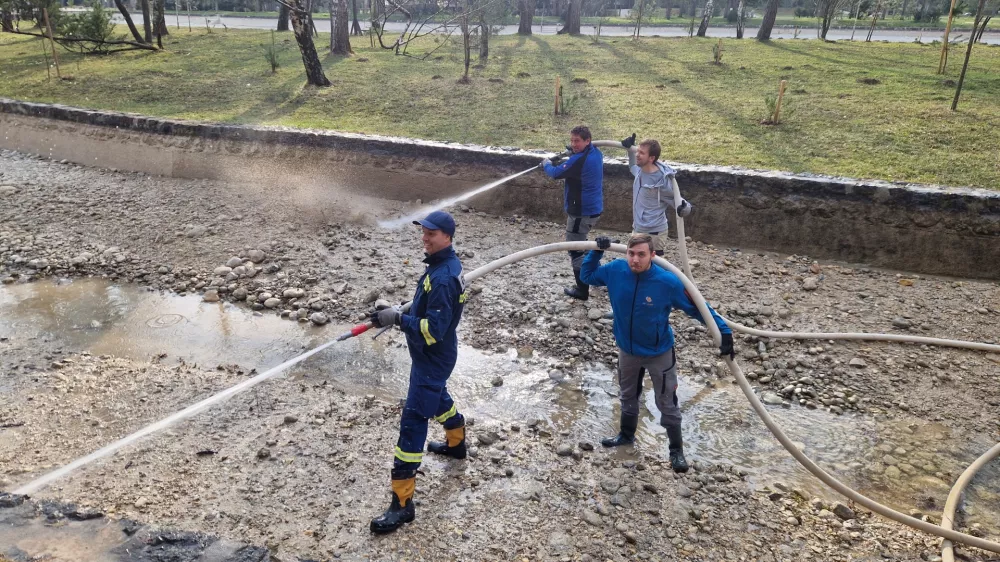 &Scaron;obec či&scaron;čenje bajerja