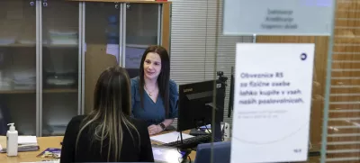 - 10.03.2025 - Na več kot 260 vpisnih mestih po državi se je pričelo vpisovanje obveznic za državljane oz t.i. ljudskih obveznic. NLB, TR3//FOTO: Jaka Gasar