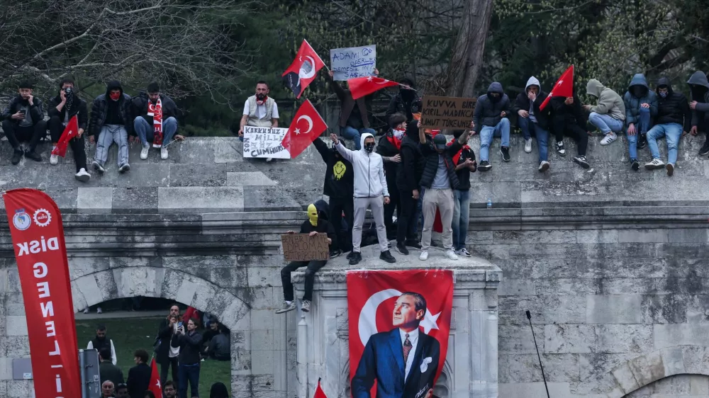 People take part in a protest on the day Istanbul Mayor Ekrem Imamoglu was jailed as part of a corruption investigation, in Istanbul, Turkey, March 23, 2025. REUTERS/Dilara Senkaya
