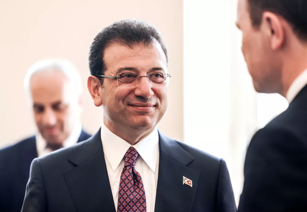 FILED - 20 June 2024, North Rhine-Westphalia, Duesseldorf: Ekrem Imamoglu (C), Mayor of Istanbul, speaks to his Duesseldorf counterpart Keller at a reception in the town hall. Photo: Oliver Berg/dpa