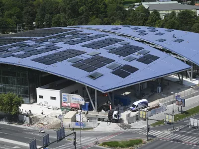 Sončne celice18.07.2024 - Gradnja bazena Ilirija. kopali&scaron;če IlirijaFOTO: Nik Erik Neubauer