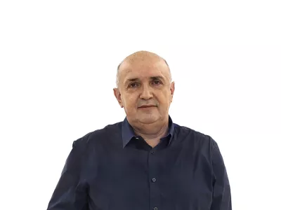 Darijan Ko&scaron;irZA ONLINE - Redakcija Dnevnik 2024 - portreti za komentarje in kolumne - kolumnisti - komentatorji &ndash; novinarji - portret //FOTO: Luka Cjuha