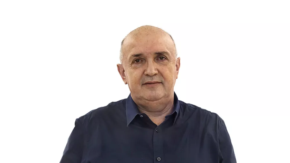 Darijan Ko&scaron;irZA ONLINE - Redakcija Dnevnik 2024 - portreti za komentarje in kolumne - kolumnisti - komentatorji &ndash; novinarji - portret //FOTO: Luka Cjuha