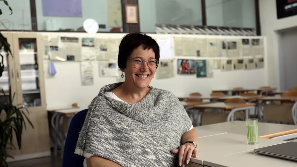 - 08.06.2021 - Marta Zabret, profesorica matematike, ki poučuje na Gimnaziji in srednji &scaron;oli Rudolfa Maistra v Kamniku //FOTO: Tomaž SkaleOPOMBA: DNEVNIKOV OBJEKTIV - INTERVJU 2021
