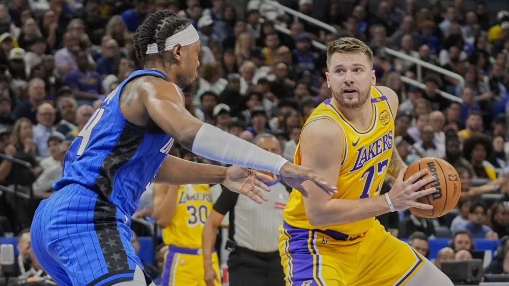 Kljub dobri igri Dončiča so Lakersi proti Orlandu klonili. / Foto: AP