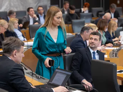 Ljubljana, DZ.Redna seja DZ s poslanskimi vprasanji ministrom in generalni sekretarki vlade Barbari Kolenko Helbl.Poslanca SD Meira Hot in Jani Prednik.