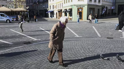 Vlada je na zadnjo sejo pogajalske skupine o pokojninski reformi po neuradnih informacijah pri&scaron;la tudi s predlogom o uvedbi zimskega dodatka. Fotografija je simbolična. Foto: Nik Erik Neubauer