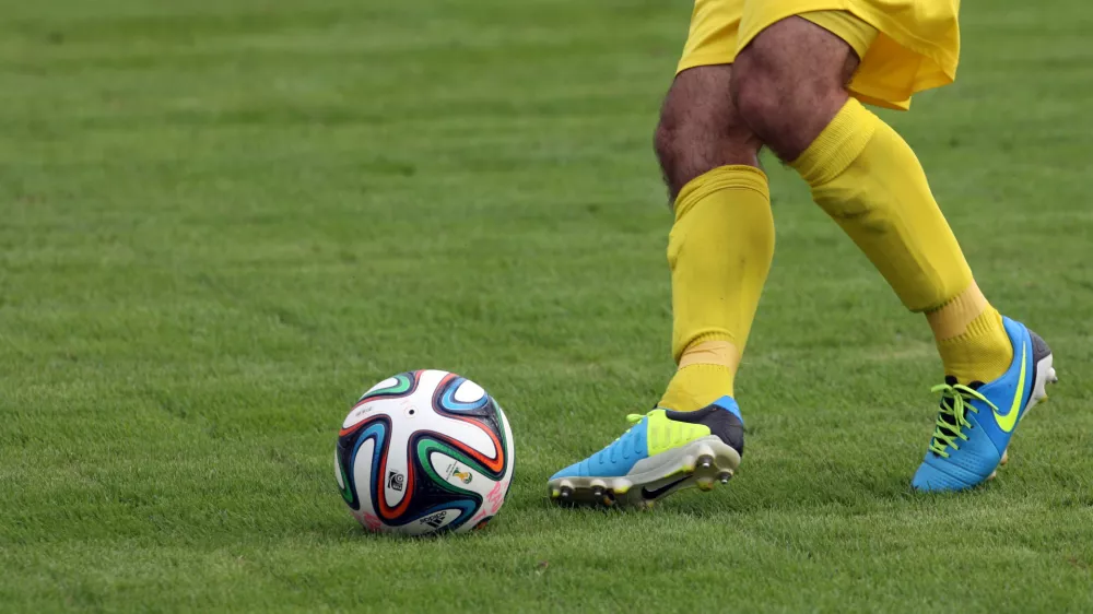 - simbolična fotografija - nogometna žoga - nogometa&scaron;- - nogomet - Kalcer Radomlje: Rudar Velenje, 3. krog - Prva liga - nogometa&scaron;i Rudarja so v 3. krogu Prve lige premagali Kalcer Radomlje z 2:1 (2:1). //FOTO: Tomaž Skale