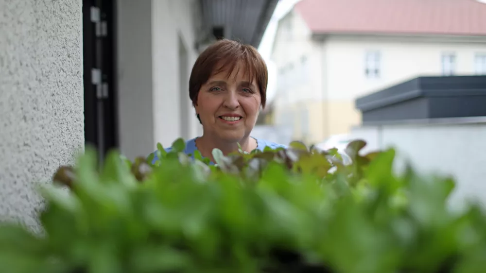 Težko je pridelati ar semena solate, a &scaron;e težje je to količino semena prodati, pravi Fanči Perdih. / Foto: Bojan Velikonja