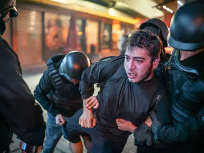 26 March 2025, Turkey, Ankara: Police detain a protester who participated in a demonstration against the arrest of the mayor of Istanbul, opposition politician Ekrem Imamoglu, from the Republican People's Party. Photo: Tunahan Turhan/SOPA Images via ZUMA Press Wire/dpa