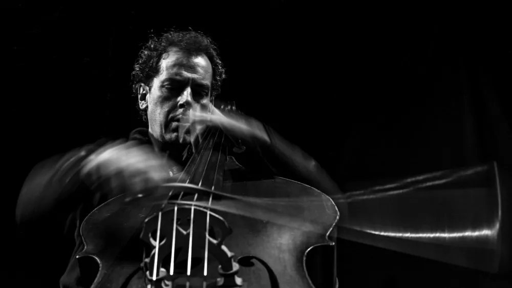 Italijanski kontrabasist in profesor kontrabasa na konservatoriju Santa Cecilia v Rimu Daniele Roccato. Foto: Ariele Monti