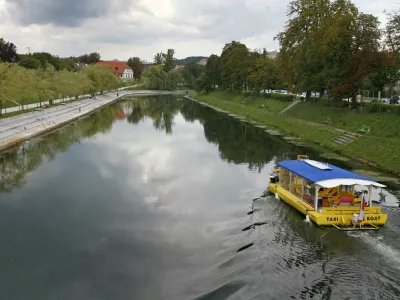 -Nabrežje, Ljubljanica//FOTO: Matej Pov&scaron;eOPOMBA: ZA OBJAVO V ČASOPISU DNEVNIK